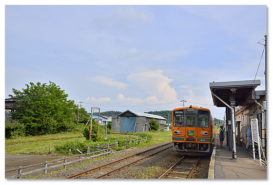 〈津軽中里駅　2014年6月〉