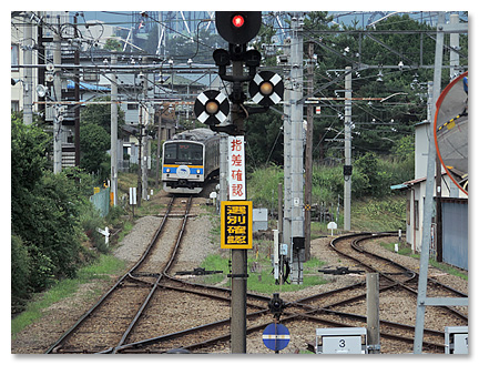 ＜富士山駅に進入する6000系（元JR205系）　2013年7月撮影＞