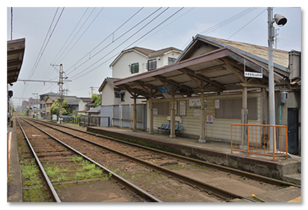 〈石津駅　2013年7月撮影〉